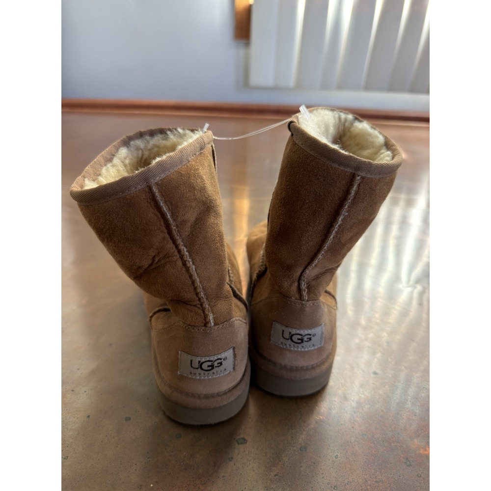 UGG Classic Short Chestnut Suede Sheepskin Boots Women's Size 3 Youth Size 2 - Picture 3 of 5